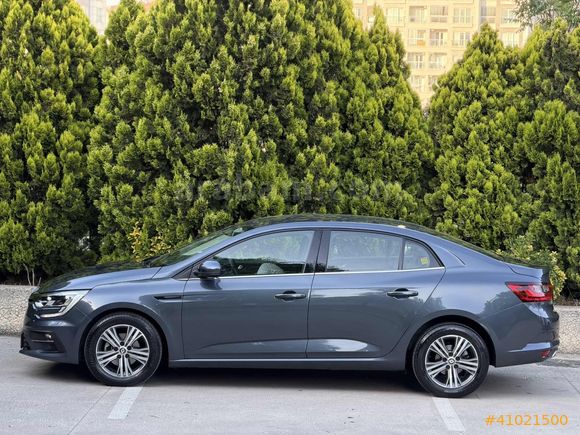 İLK ELDEN 2023 MEGANE 1.3 TCE TOUCH BENZİN OTOMATİK 9.800 KM