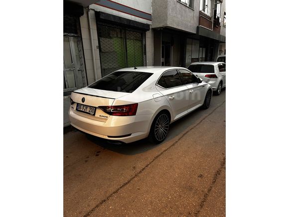 Sahibinden Skoda SuperB 1.4 TSI Active 2017 Model  185.000 km Beyaz