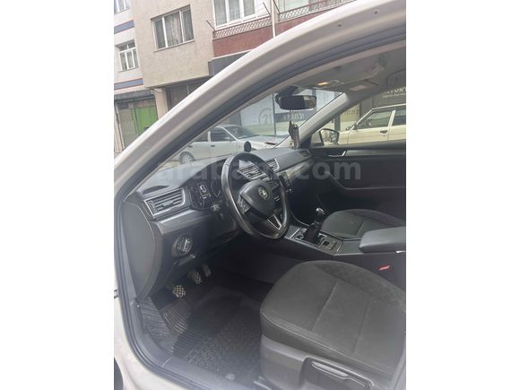 Sahibinden Skoda SuperB 1.4 TSI Active 2017 Model  185.000 km Beyaz