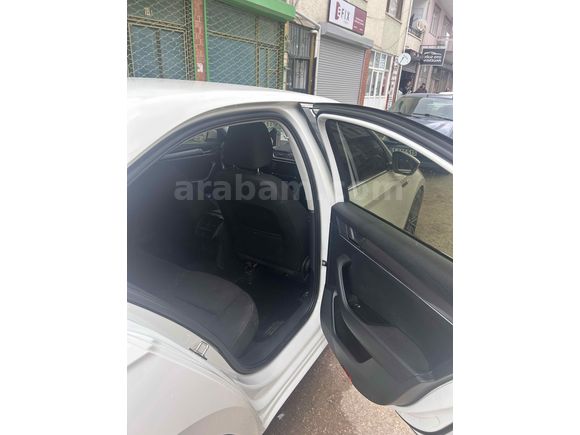 Sahibinden Skoda SuperB 1.4 TSI Active 2017 Model  185.000 km Beyaz