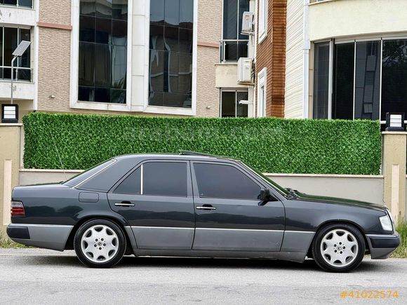 MERCEDES 200 E - SUNROOF - KLİMALI - DEĞİŞENSİZ -