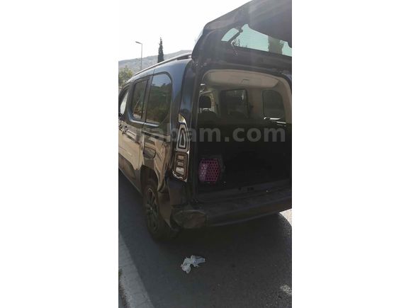 İlk sahibinden yeni mayeneli 2023 model berlingo