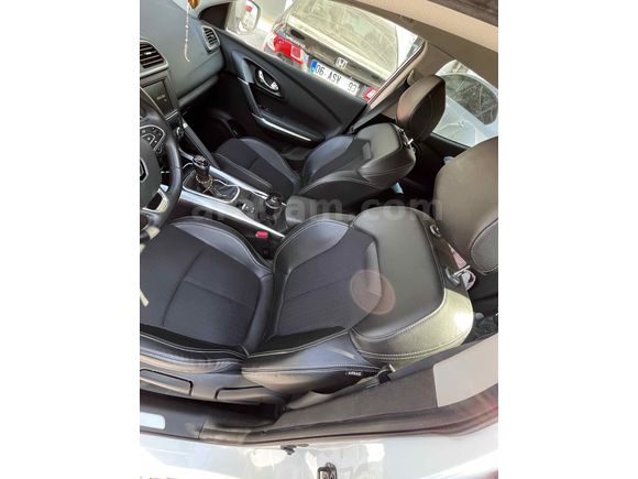 Memurdan Renault Kadjar 1.5 dCi Icon 2015 Model  84 bin km değişensiz Beyaz