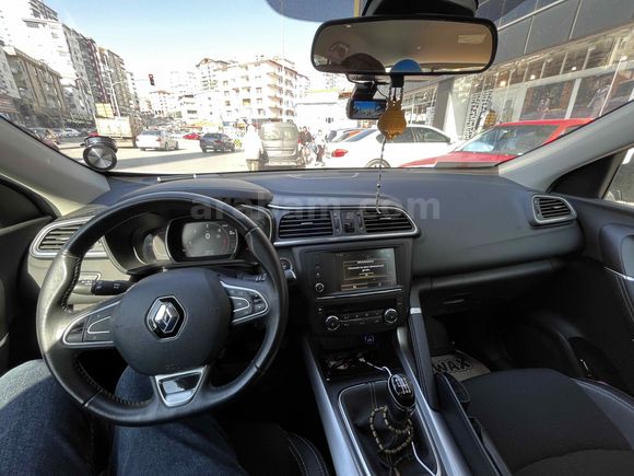 Memurdan Renault Kadjar 1.5 dCi Icon 2015 Model  84 bin km değişensiz Beyaz