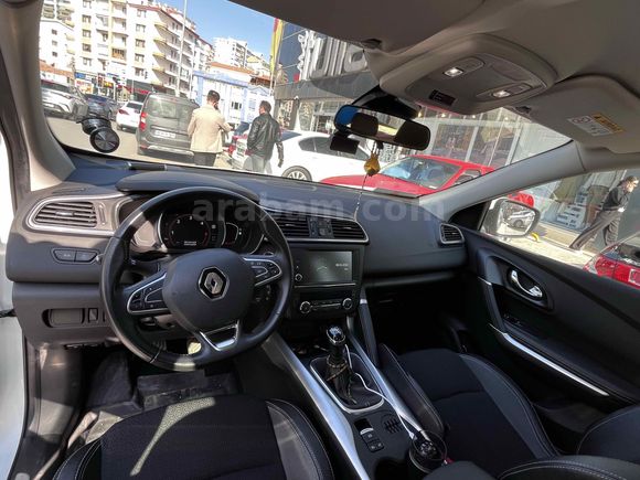 Memurdan Renault Kadjar 1.5 dCi Icon 2015 Model  84 bin km değişensiz Beyaz