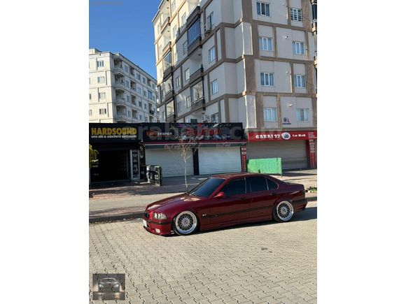 MERAKLISINA BMW