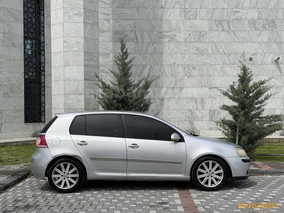 Garajj'dan Düşük Km Hesaplı VW Golf 5