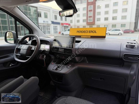 PERDECİ EROL'DAN 2025 OPEL 1.5 ESSENTİAL OTOMK ORJ SIFR TADIN'DA