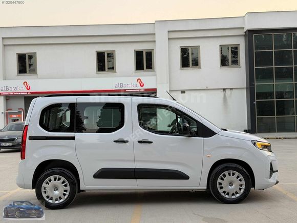 PERDECİ EROL'DAN 2025 OPEL 1.5 ESSENTİAL OTOMK ORJ SIFR TADIN'DA