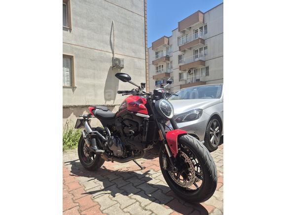 Ducati Monster 937