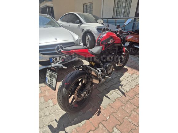 Ducati Monster 937
