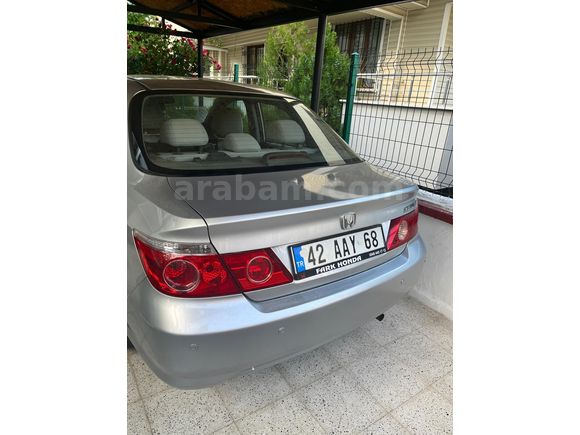 İLK SAHİBİNDEN HATASIZ 1.4 ES HONDA CİTY TEMİZ  2007 MODEL AİLE ARACIDIR.