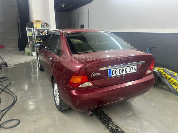 Sahibinden Ford Focus 1.6 Ghia 2001 Model 