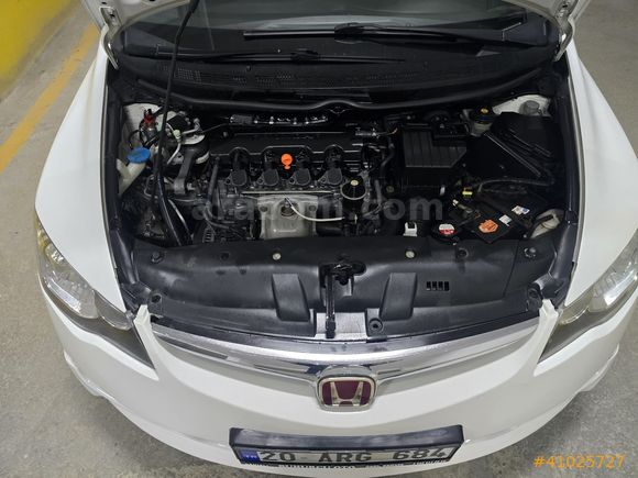 2009 CİVİC 1.6 İ-VTEC/DEĞİŞENSİZ/PREMİUM/GERİ GÖRÜŞ/DERİ KOLTUK