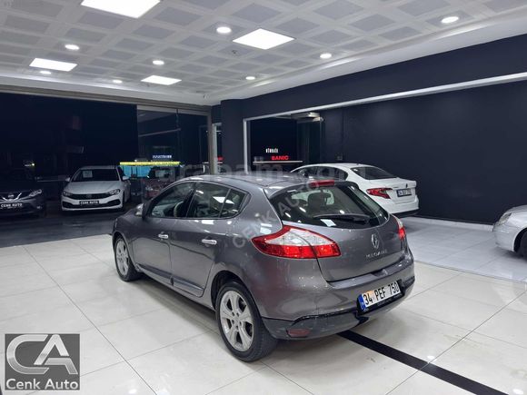 2012-RENAULT-MEGANE-1.5DCİ-OTOMOTİK-212.000KM-PRİVİLEGE-BEJ-