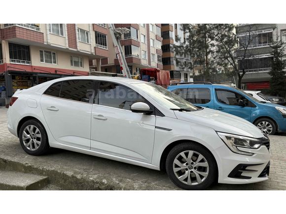 2021 MODEL HATASIZ DİZEL OTOMATİK MEGANE 4