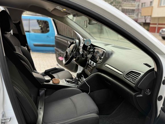 2021 MODEL HATASIZ DİZEL OTOMATİK MEGANE 4