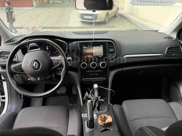 2021 MODEL HATASIZ DİZEL OTOMATİK MEGANE 4