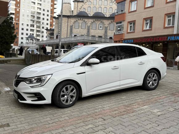 2021 MODEL HATASIZ DİZEL OTOMATİK MEGANE 4