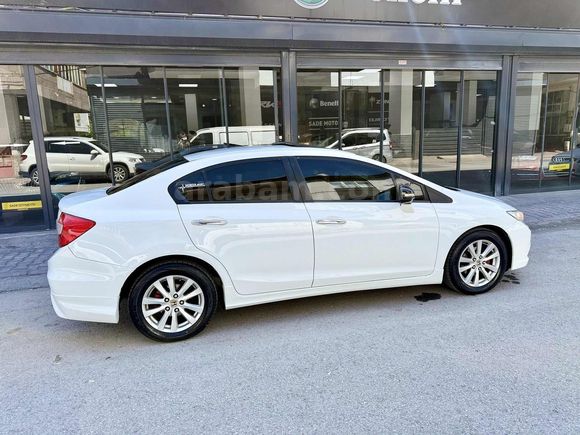 2013 MODEL 1.6 CİVİC ELEGANCE TAM DOLU SANROF EMSALSİZ 247.000KM
