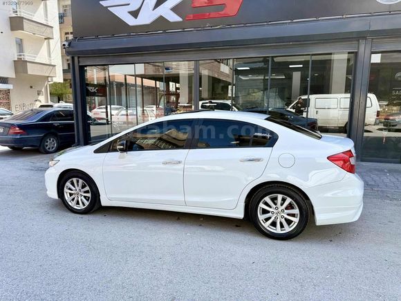 2013 MODEL 1.6 CİVİC ELEGANCE TAM DOLU SANROF EMSALSİZ 247.000KM