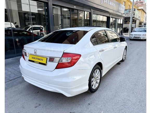 2013 MODEL 1.6 CİVİC ELEGANCE TAM DOLU SANROF EMSALSİZ 247.000KM