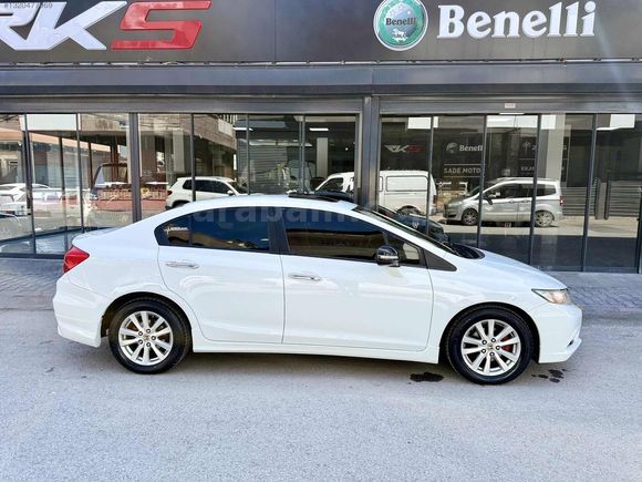 2013 MODEL 1.6 CİVİC ELEGANCE TAM DOLU SANROF EMSALSİZ 247.000KM