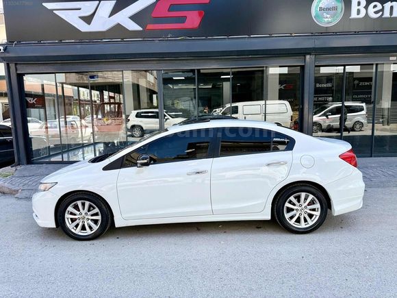 2013 MODEL 1.6 CİVİC ELEGANCE TAM DOLU SANROF EMSALSİZ 247.000KM