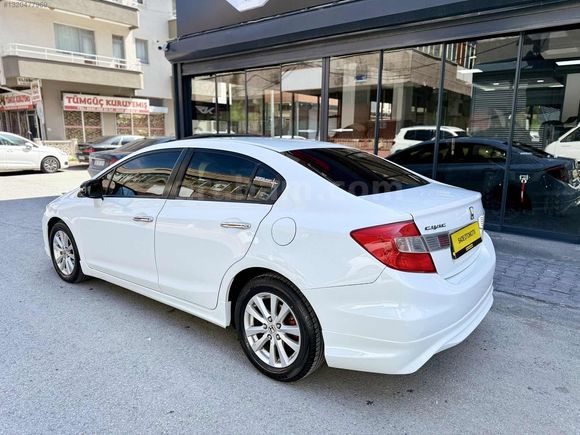 2013 MODEL 1.6 CİVİC ELEGANCE TAM DOLU SANROF EMSALSİZ 247.000KM