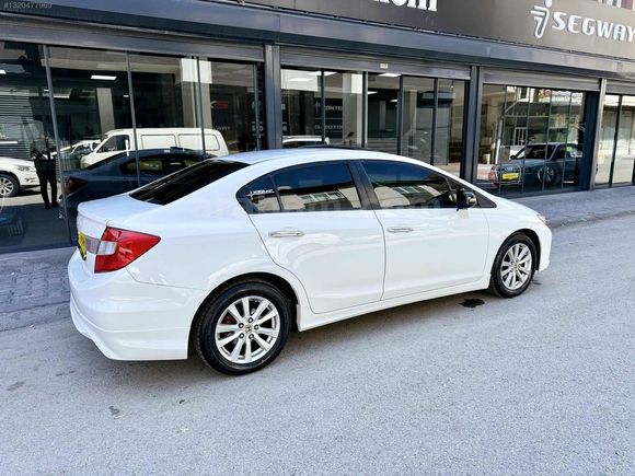 2013 MODEL 1.6 CİVİC ELEGANCE TAM DOLU SANROF EMSALSİZ 247.000KM