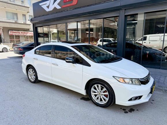 2013 MODEL 1.6 CİVİC ELEGANCE TAM DOLU SANROF EMSALSİZ 247.000KM