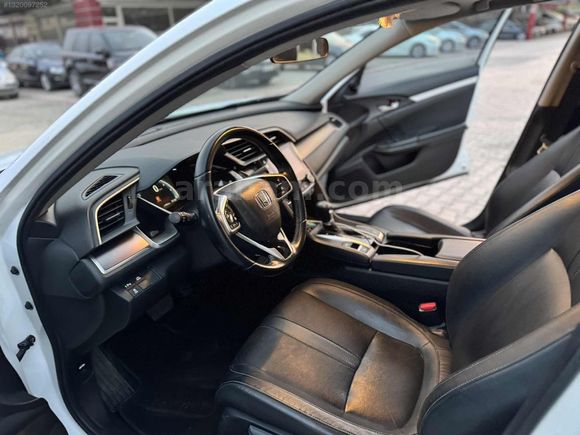 ELİT 01 AUTO'DAN İLK SAHİBİNDEN HATASIZ EN FULL PAKET CIVIC