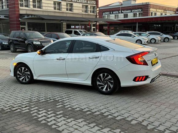 ELİT 01 AUTO'DAN İLK SAHİBİNDEN HATASIZ EN FULL PAKET CIVIC