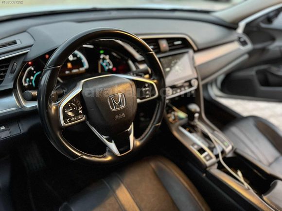 ELİT 01 AUTO'DAN İLK SAHİBİNDEN HATASIZ EN FULL PAKET CIVIC