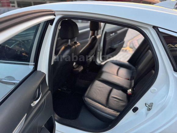 ELİT 01 AUTO'DAN İLK SAHİBİNDEN HATASIZ EN FULL PAKET CIVIC