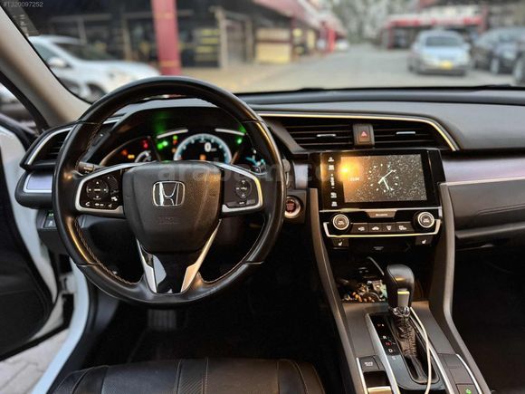 ELİT 01 AUTO'DAN İLK SAHİBİNDEN HATASIZ EN FULL PAKET CIVIC