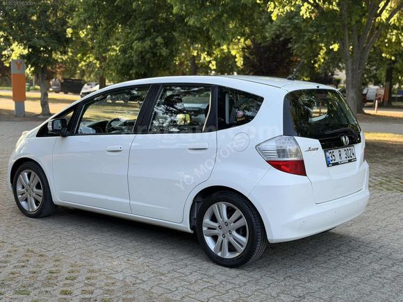 2011 MODEL 1.4 HONDA JAZZ FUN PLUS SHİFT CAM TAVANLI OTOMATİK