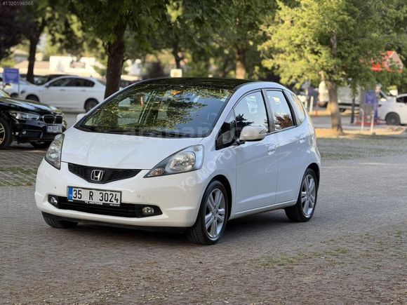 2011 MODEL 1.4 HONDA JAZZ FUN PLUS SHİFT CAM TAVANLI OTOMATİK