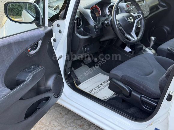 2011 MODEL 1.4 HONDA JAZZ FUN PLUS SHİFT CAM TAVANLI OTOMATİK