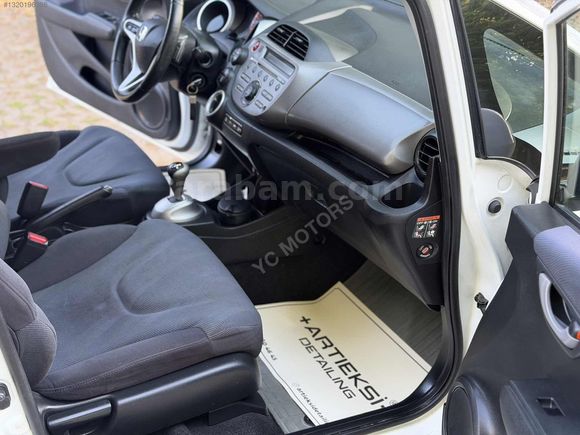 2011 MODEL 1.4 HONDA JAZZ FUN PLUS SHİFT CAM TAVANLI OTOMATİK