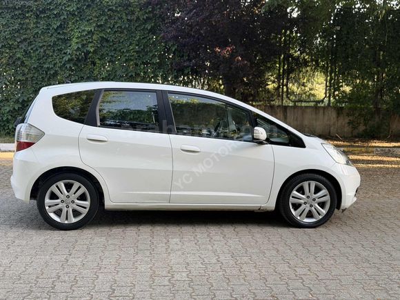2011 MODEL 1.4 HONDA JAZZ FUN PLUS SHİFT CAM TAVANLI OTOMATİK