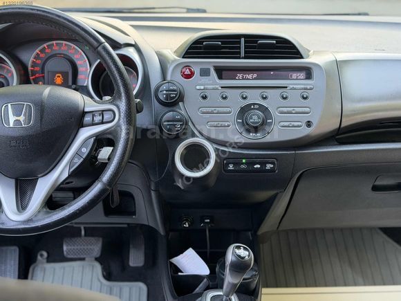2011 MODEL 1.4 HONDA JAZZ FUN PLUS SHİFT CAM TAVANLI OTOMATİK