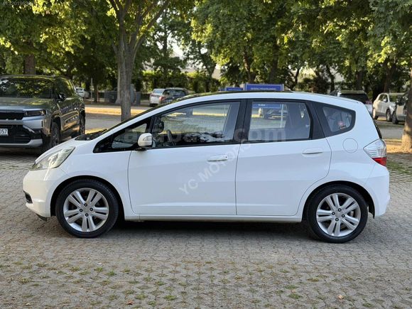 2011 MODEL 1.4 HONDA JAZZ FUN PLUS SHİFT CAM TAVANLI OTOMATİK
