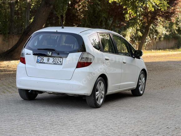 2011 MODEL 1.4 HONDA JAZZ FUN PLUS SHİFT CAM TAVANLI OTOMATİK