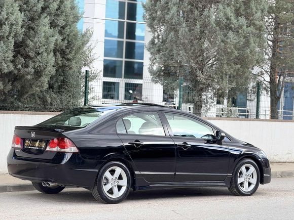 2011 MAKYAJLI KASA ELEGANCE OTOMATİK CİVİC