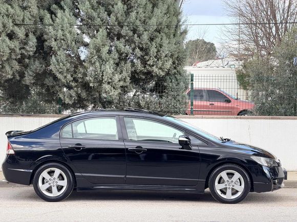 2011 MAKYAJLI KASA ELEGANCE OTOMATİK CİVİC