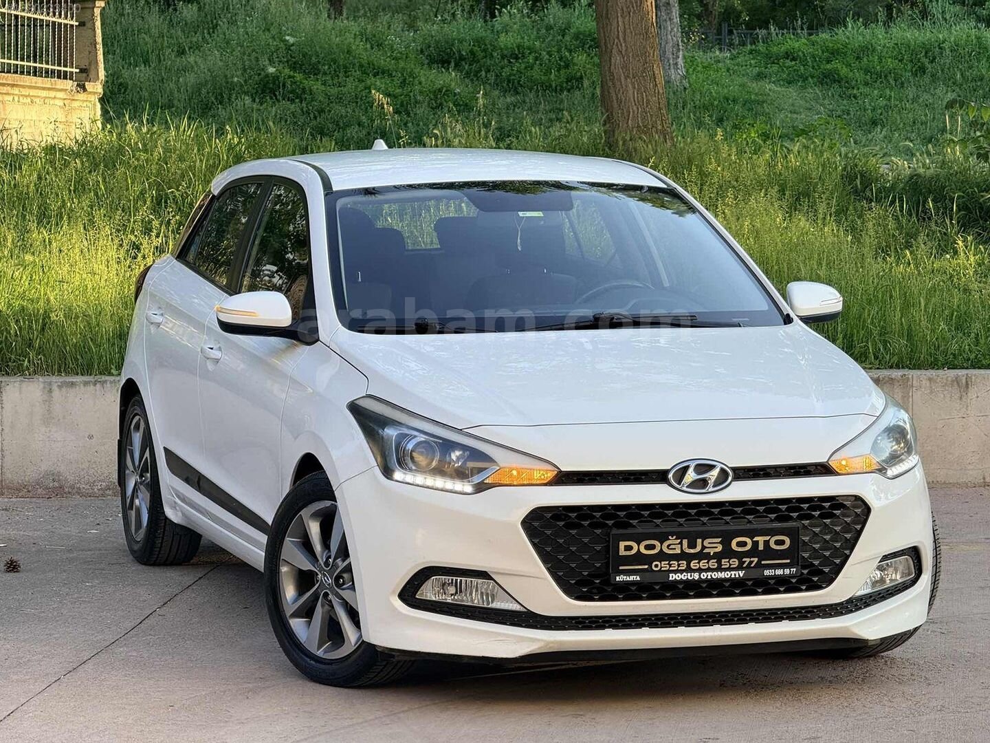 Galeriden Hyundai i20 1.2 MPI Elite 2015 Model Kütahya 64.500 km Beyaz 2
