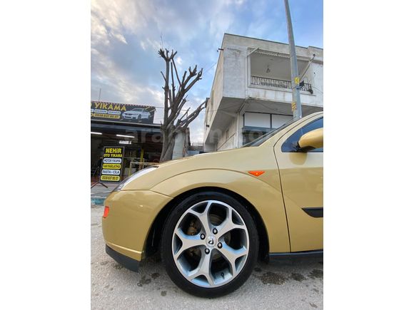 Sahibinden Ford Focus 1.6 Ambiente 2000 Model  300.000 km Sarı