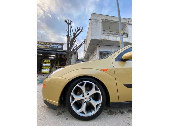 Sahibinden Ford Focus 1.6 Ambiente 2000 Model  300.000 km Sarı