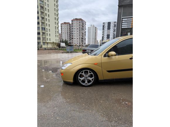 Sahibinden Ford Focus 1.6 Ambiente 2000 Model  300.000 km Sarı